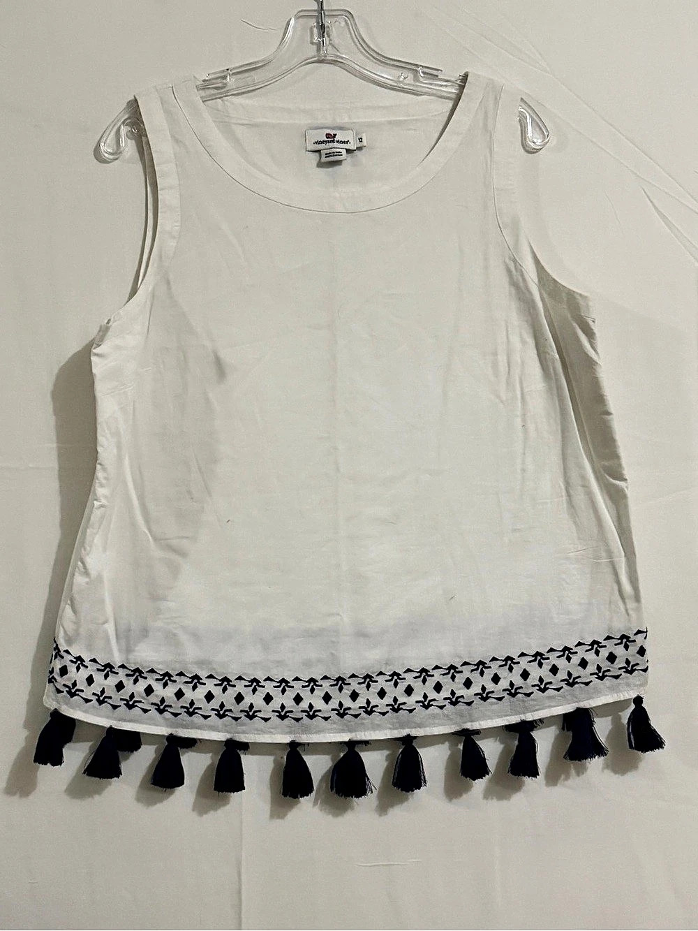 vineyard vines Cotton Tassel Hem Tank in White Size 12 Like New